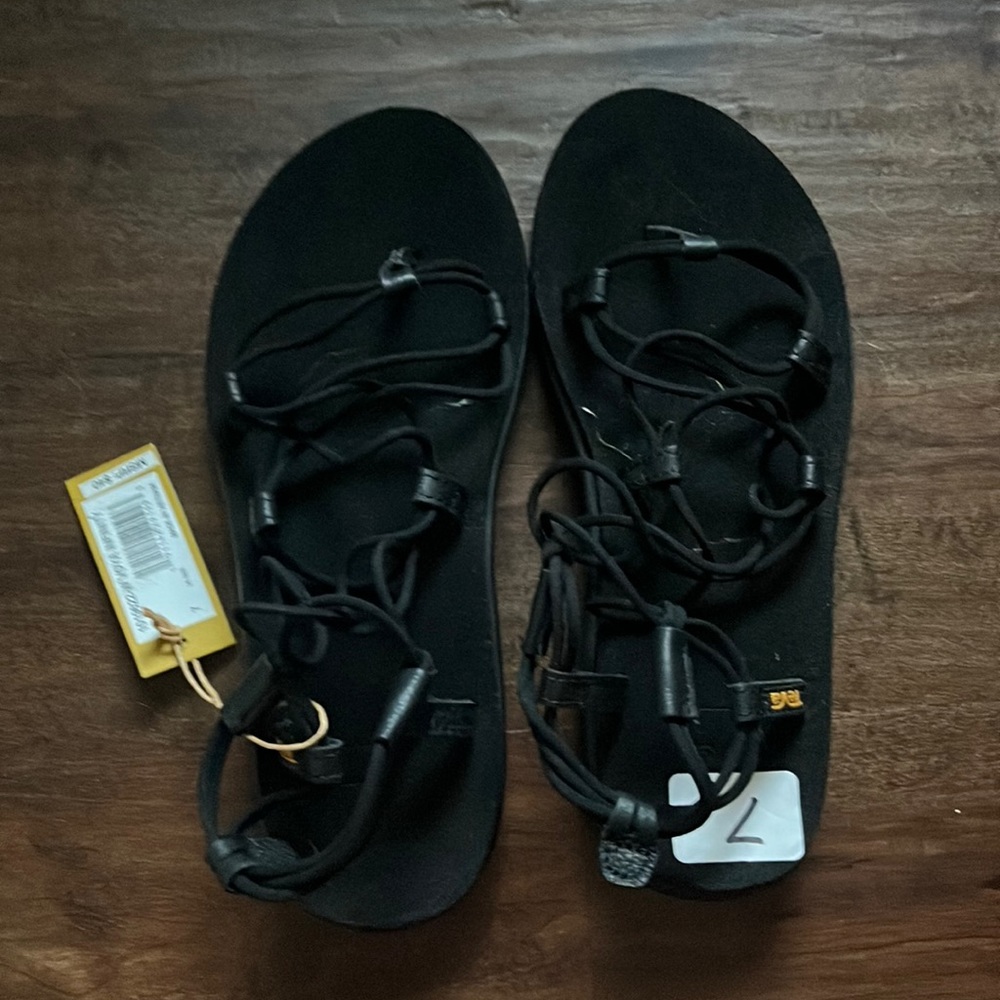 Teva Voya Infinity Black Sandals Size 7